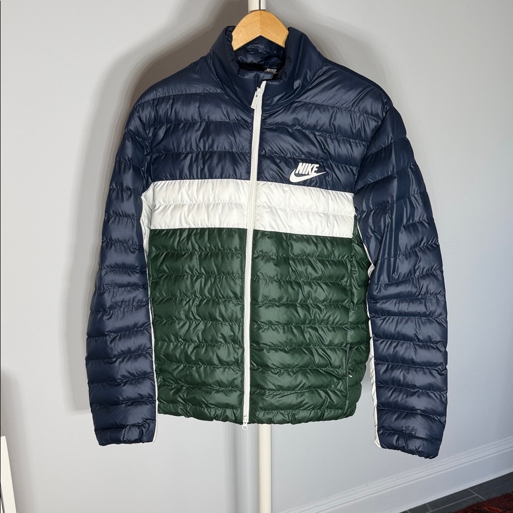 NIKE Men’s Puffer Jacket - Medium